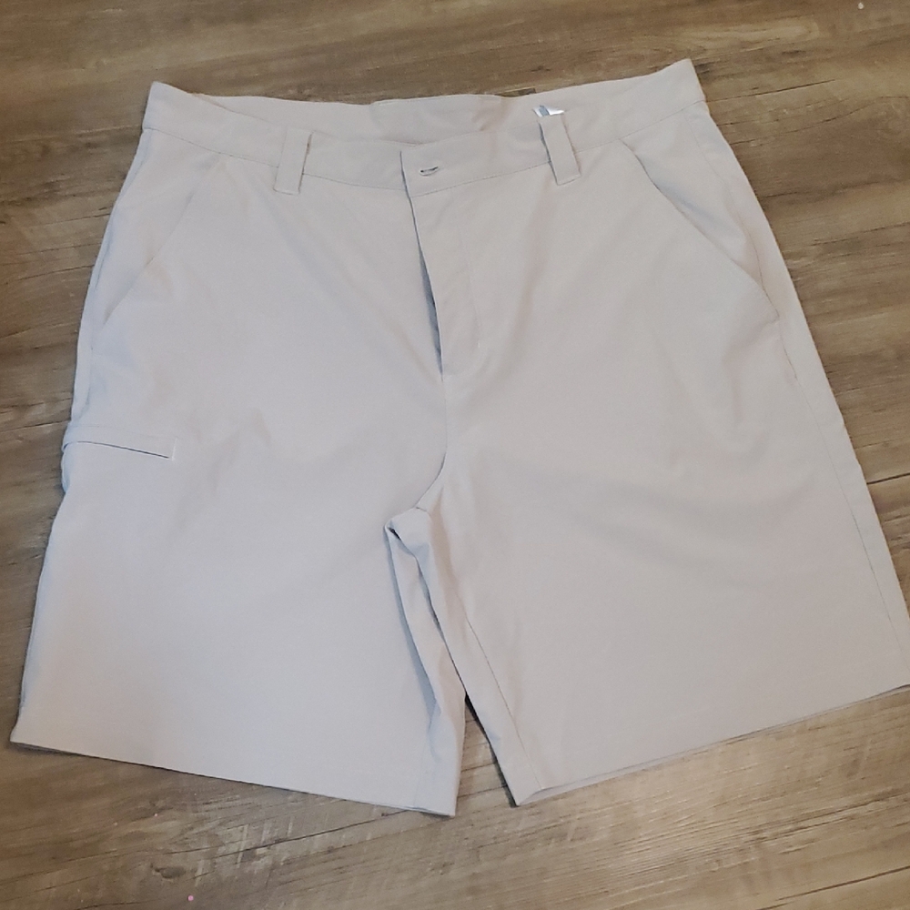 Men's Flat-Front Casual Shorts in Light Beige